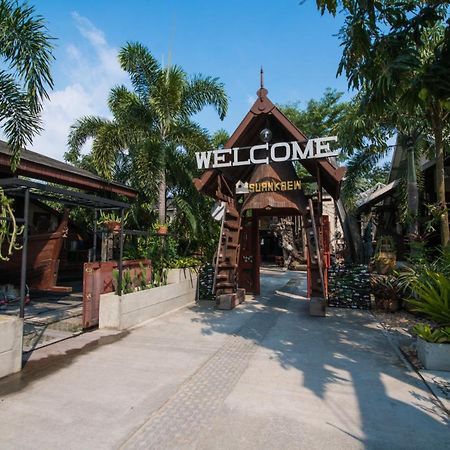 Suankaew​ art​ hostel​ Chonburi Exterior foto